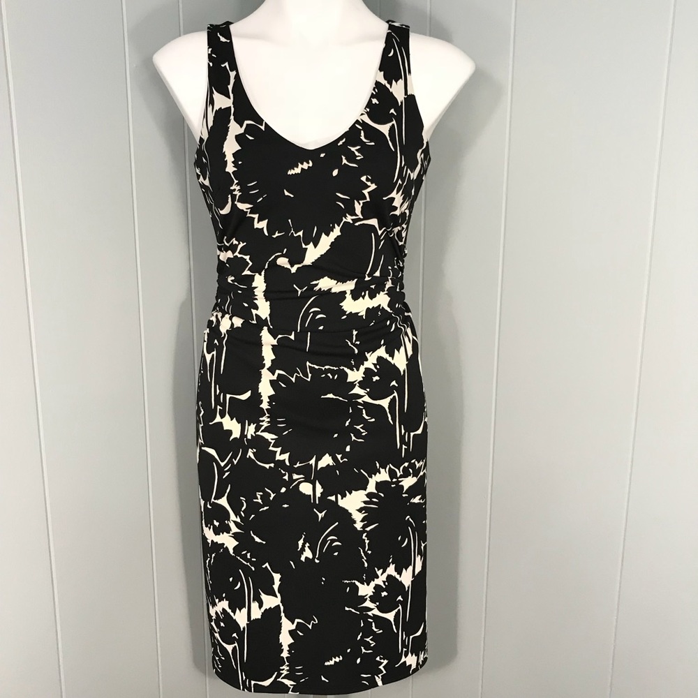 Express Black & White Shift Dress Back Cut Out E4